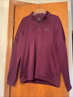 Oakley Men's Quarter-Zip Pullover Jacket in Maroon